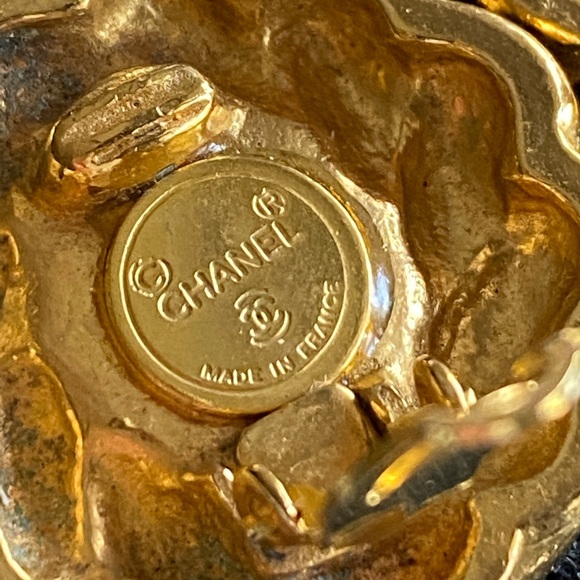 100 AUTHENTIC VINTAGE PEARL CHANEL EARRINGS - Picture 3 of 4